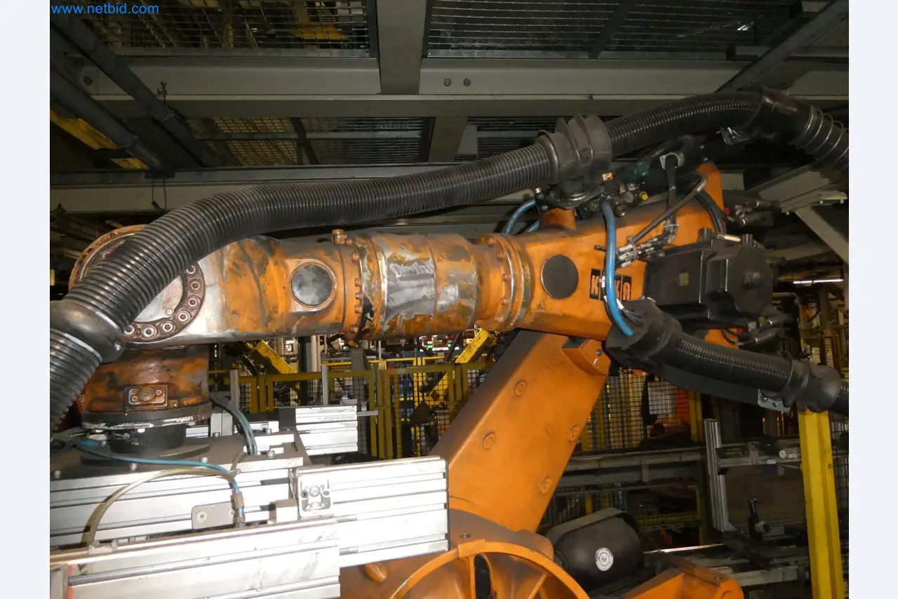 Robots, welding equipment and assembly accessories from the automotive industry-59
