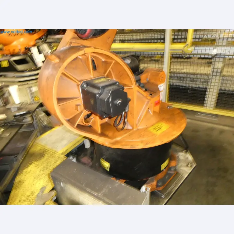 Robots, welding equipment and assembly accessories from the automotive industry-5