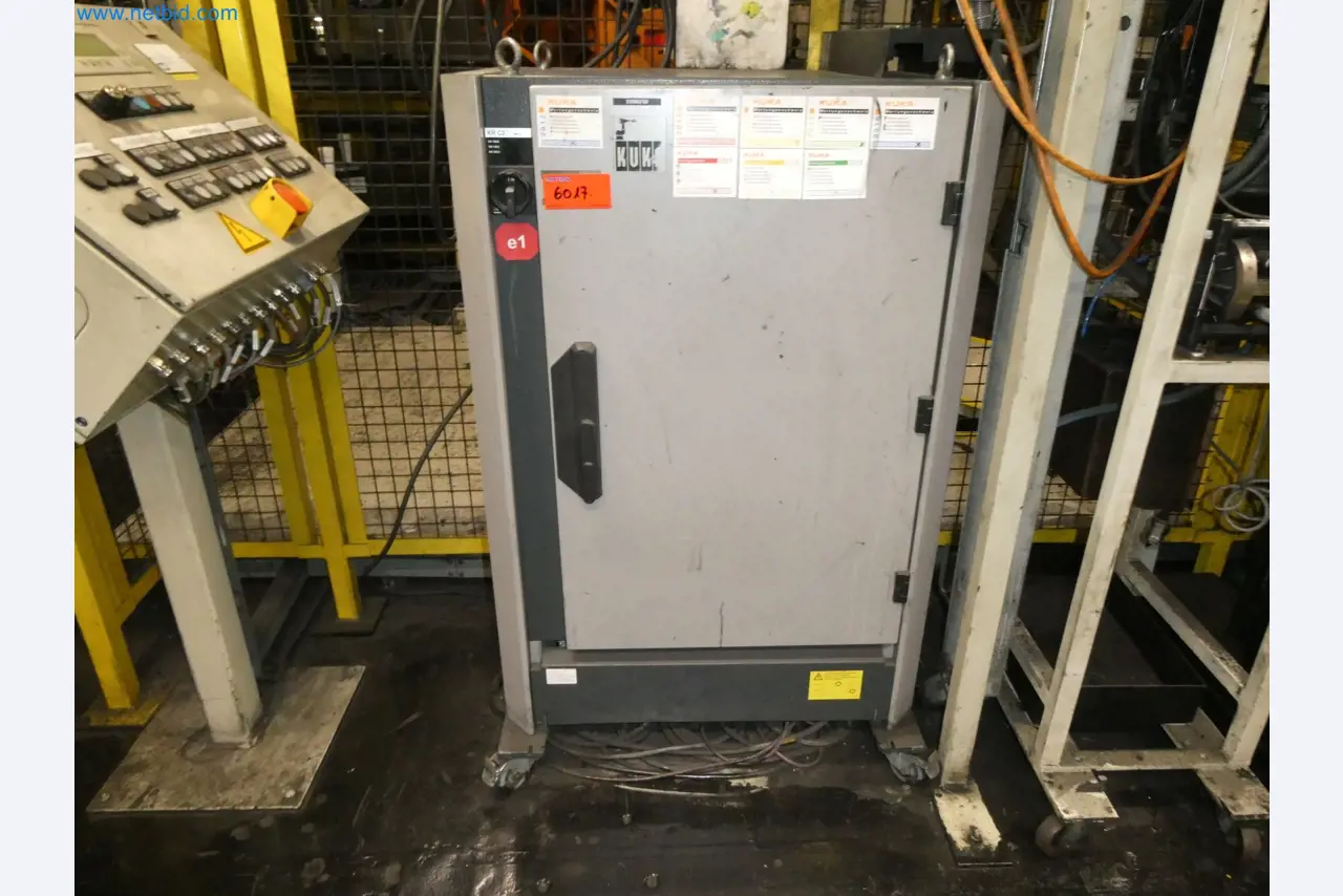 Robots, welding equipment and assembly accessories from the automotive industry-61