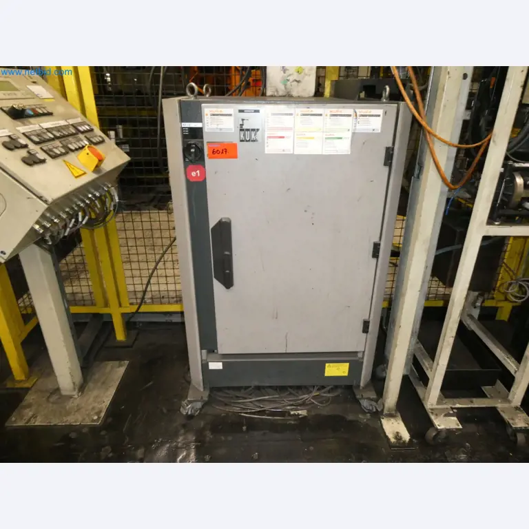 Robots, welding equipment and assembly accessories from the automotive industry-61