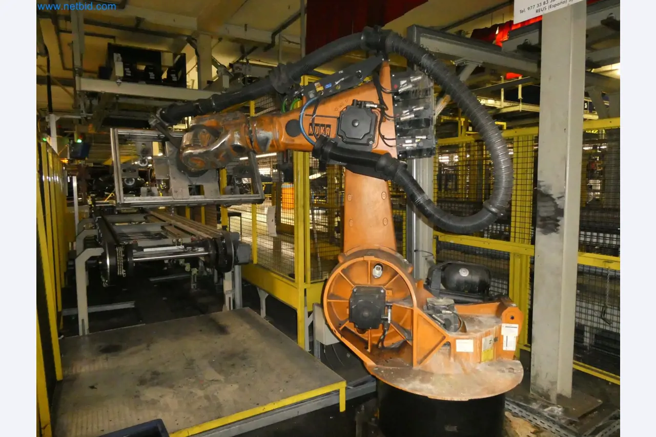 Robots, welding equipment and assembly accessories from the automotive industry-62