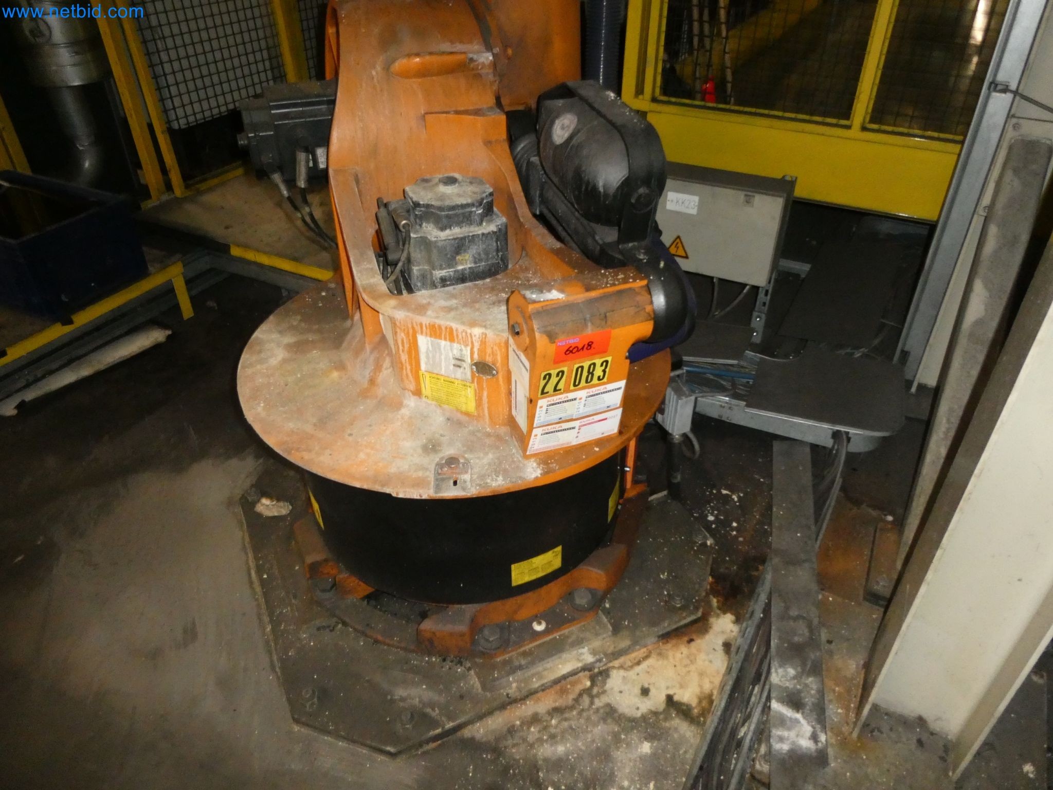 Robots, welding equipment and assembly accessories from the automotive industry-65