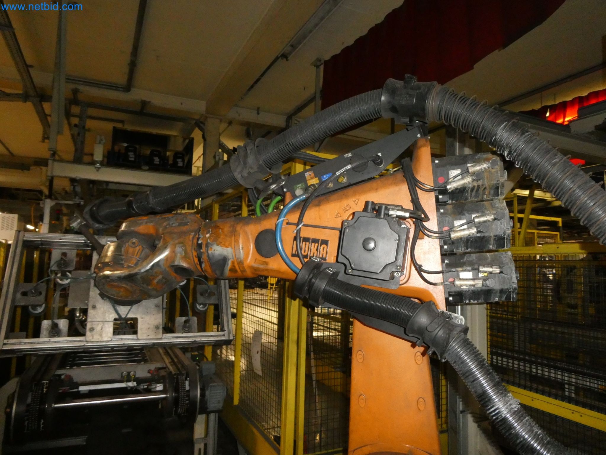 Robots, welding equipment and assembly accessories from the automotive industry-66