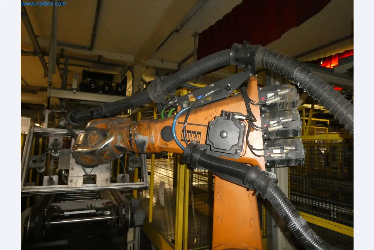 Robots, welding equipment and assembly accessories from the automotive industry-66