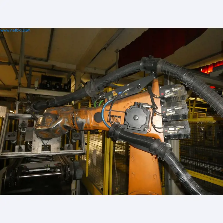 Robots, welding equipment and assembly accessories from the automotive industry-66