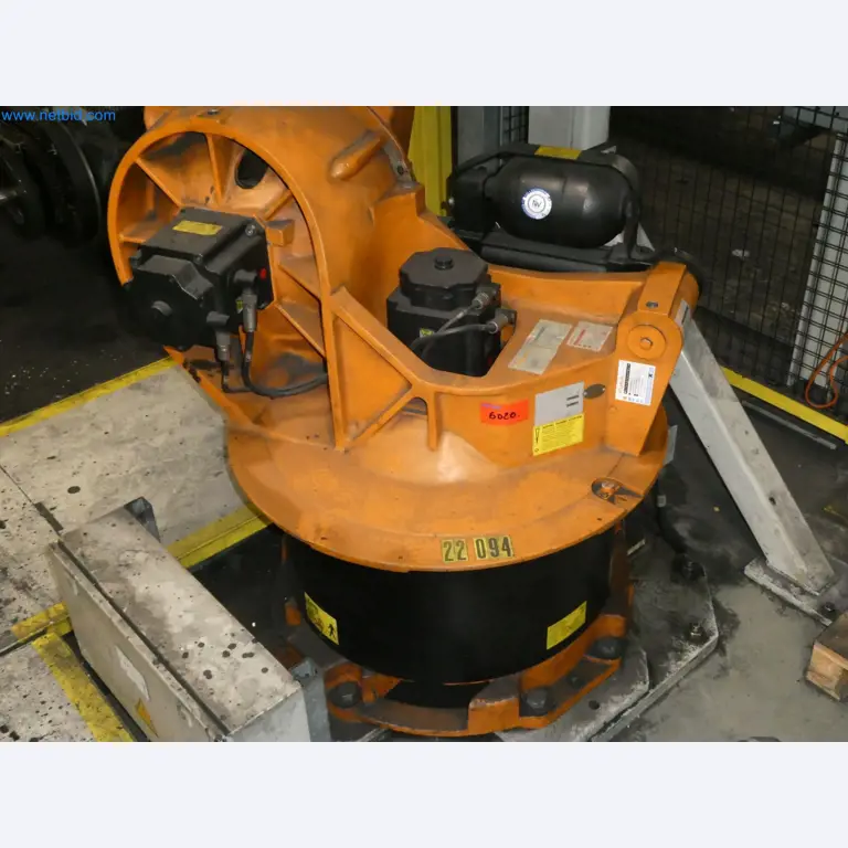 Robots, welding equipment and assembly accessories from the automotive industry-67