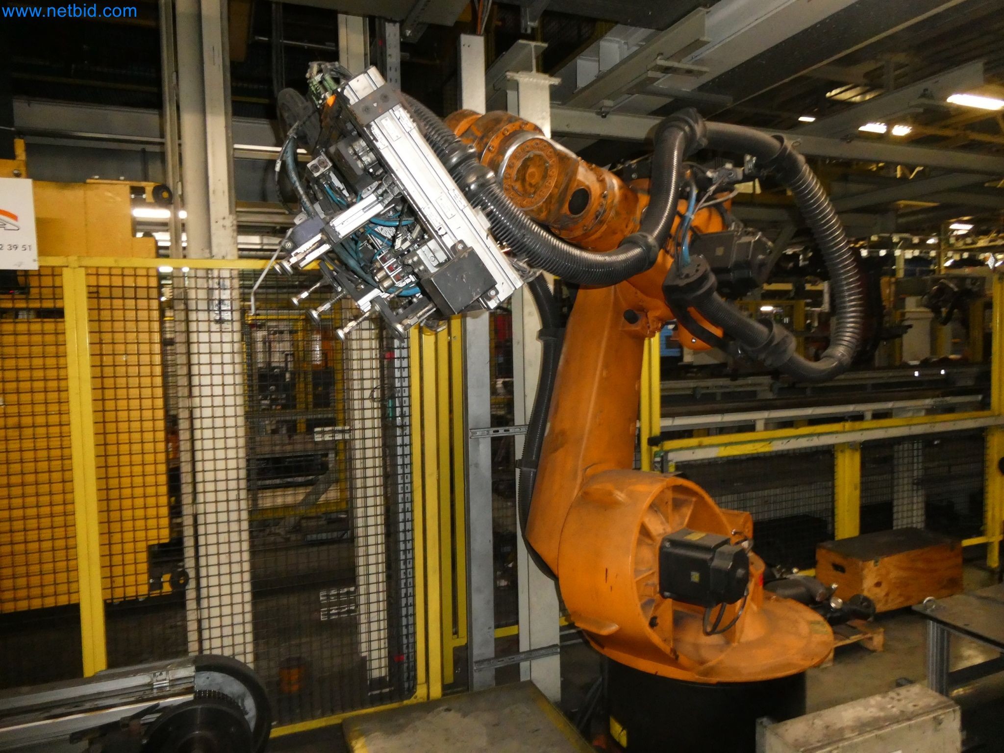 Robots, welding equipment and assembly accessories from the automotive industry-68