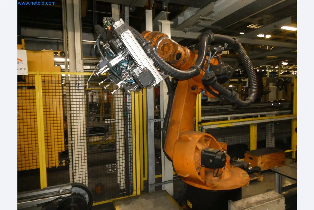Robots, welding equipment and assembly accessories from the automotive industry-68