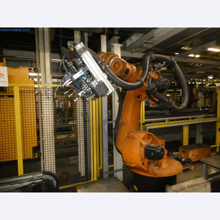 Robots, welding equipment and assembly accessories from the automotive industry-68