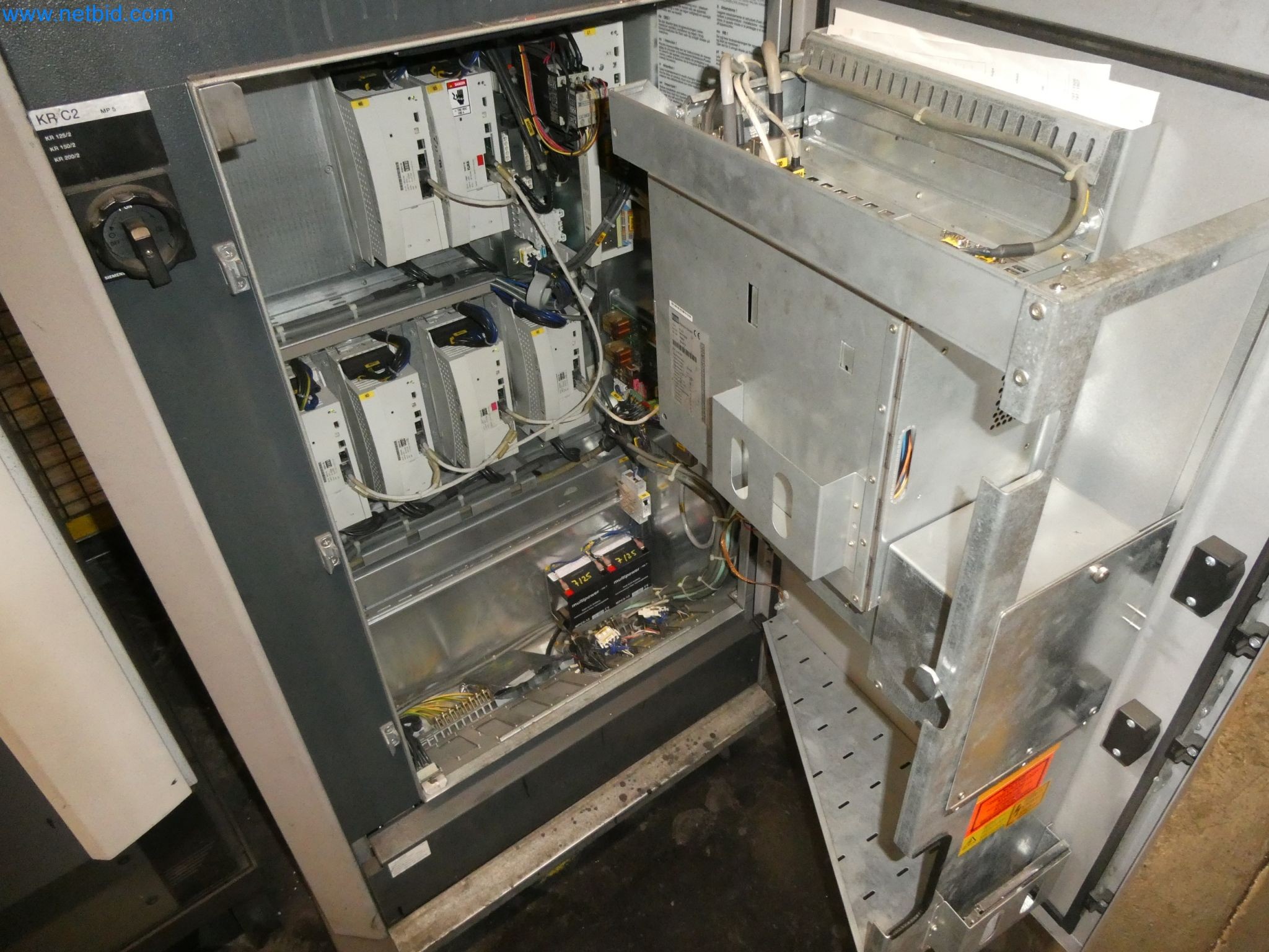 Robots, welding equipment and assembly accessories from the automotive industry-69