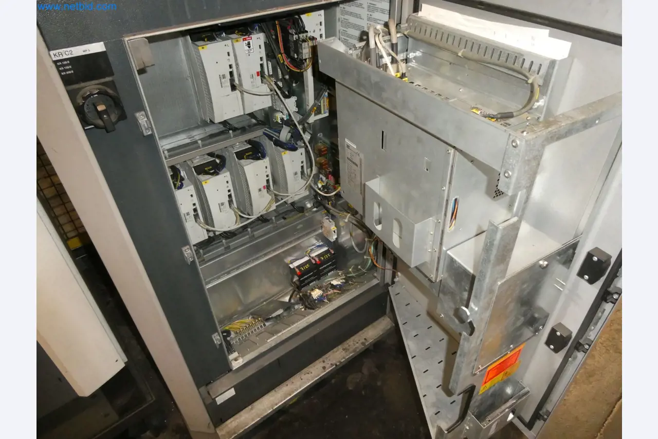 Robots, welding equipment and assembly accessories from the automotive industry-69