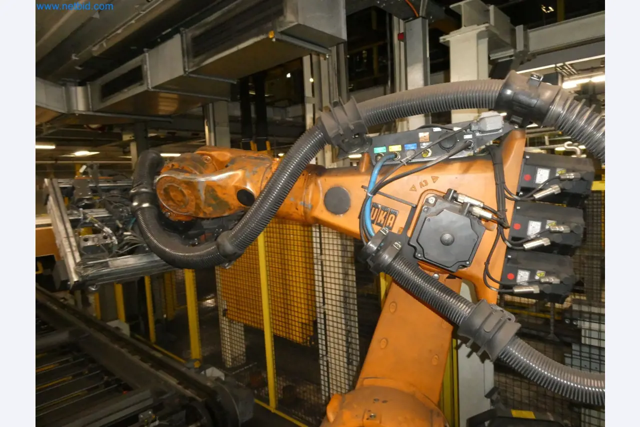 Robots, welding equipment and assembly accessories from the automotive industry-71