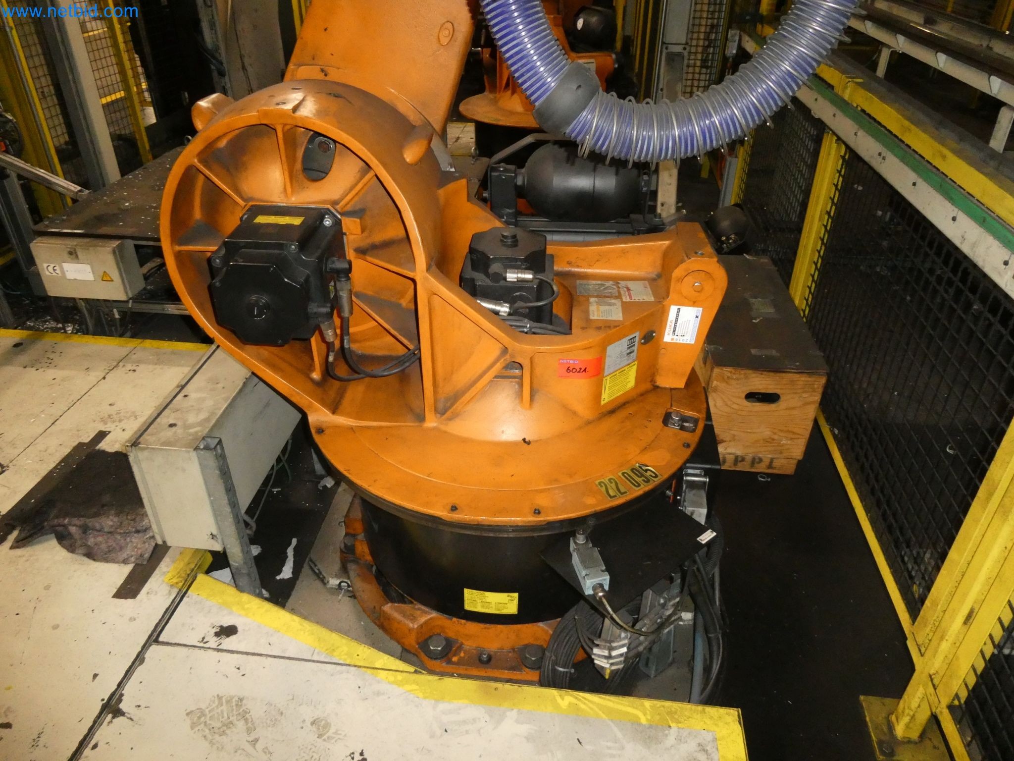 Robots, welding equipment and assembly accessories from the automotive industry-79