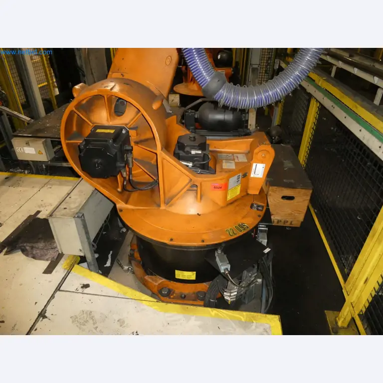 Robots, welding equipment and assembly accessories from the automotive industry-79