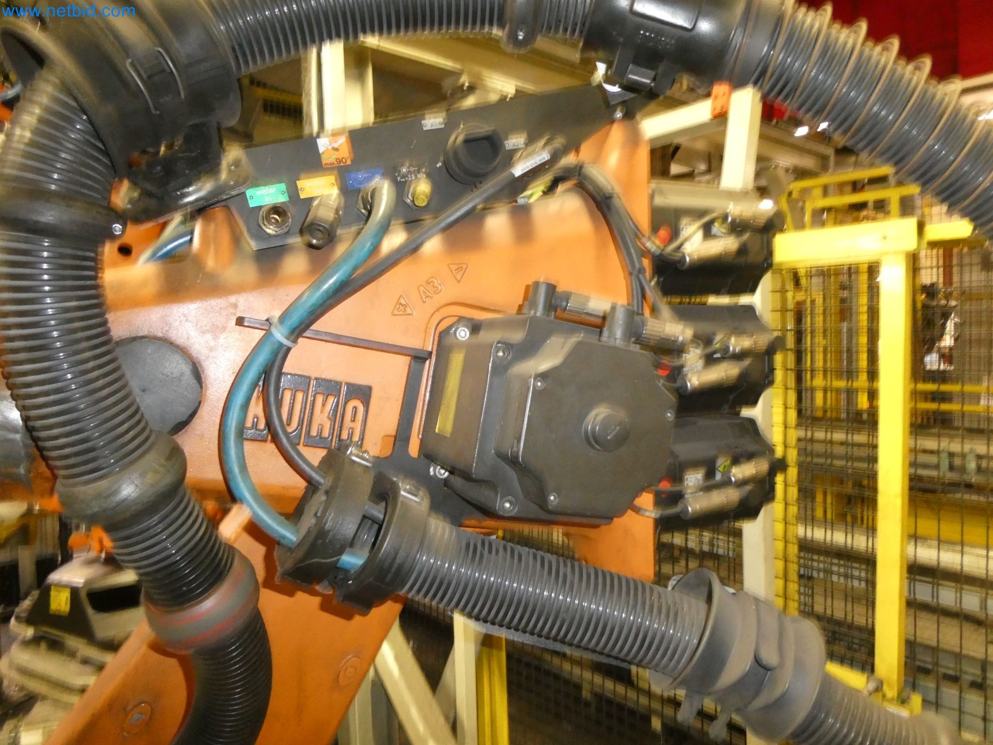 Robots, welding equipment and assembly accessories from the automotive industry-7