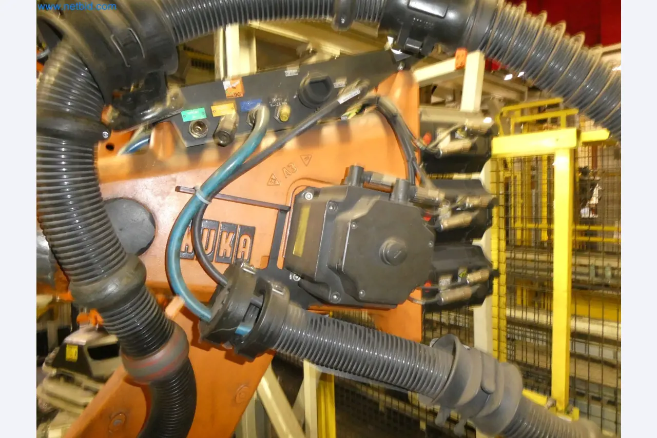 Robots, welding equipment and assembly accessories from the automotive industry-7