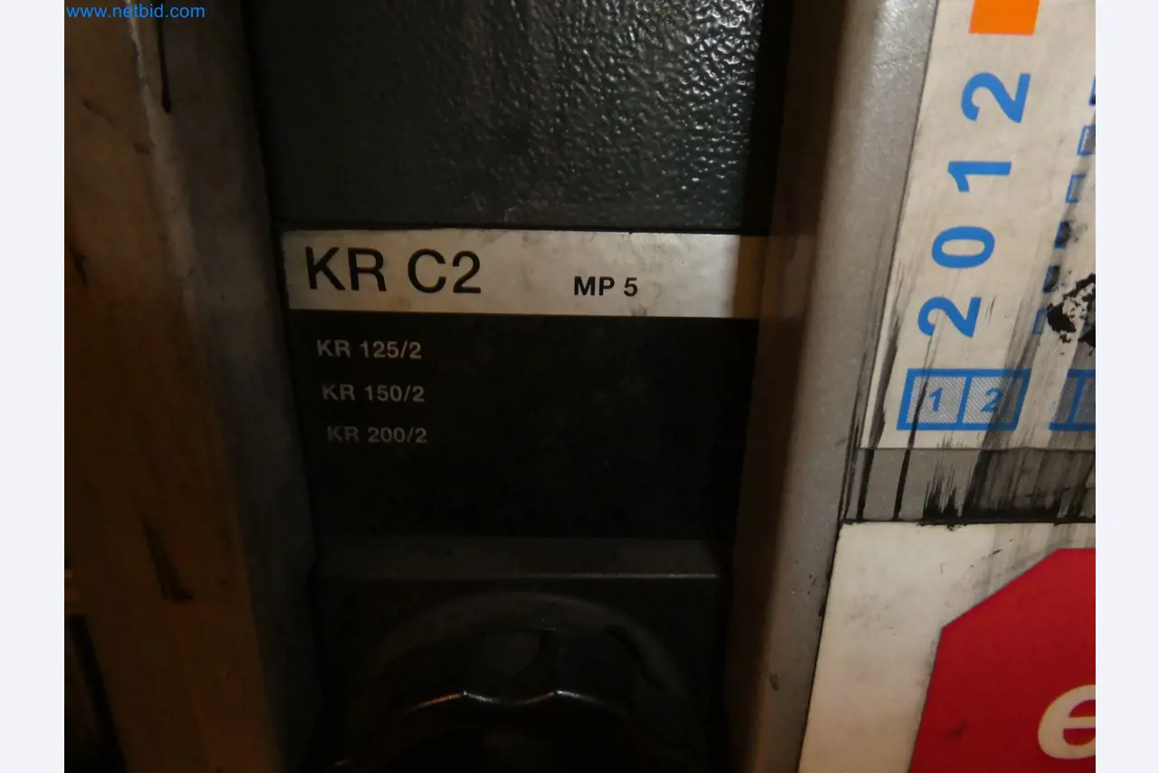 Robots, welding equipment and assembly accessories from the automotive industry-80