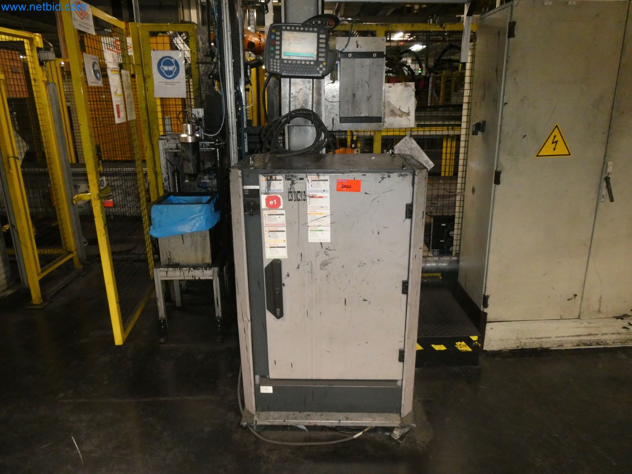 Robots, welding equipment and assembly accessories from the automotive industry-81