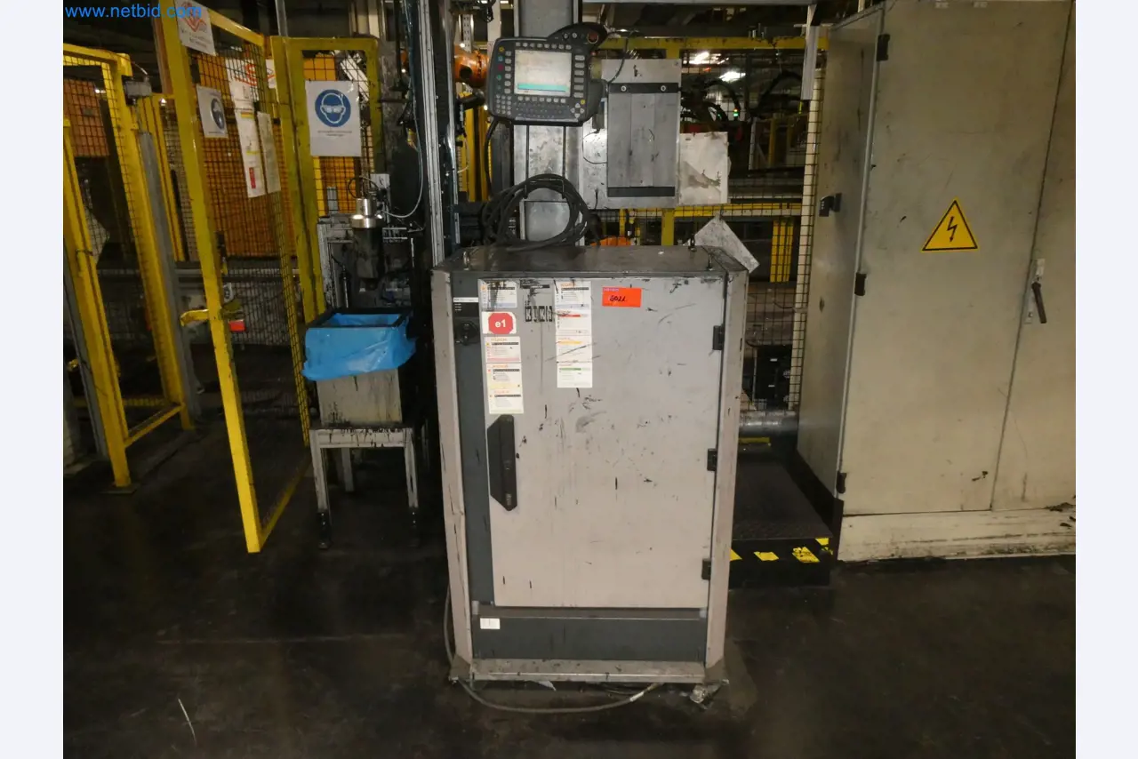 Robots, welding equipment and assembly accessories from the automotive industry-81