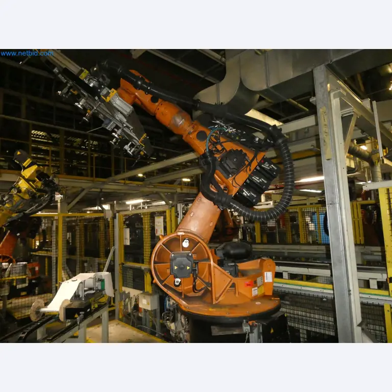 Robots, welding equipment and assembly accessories from the automotive industry-82