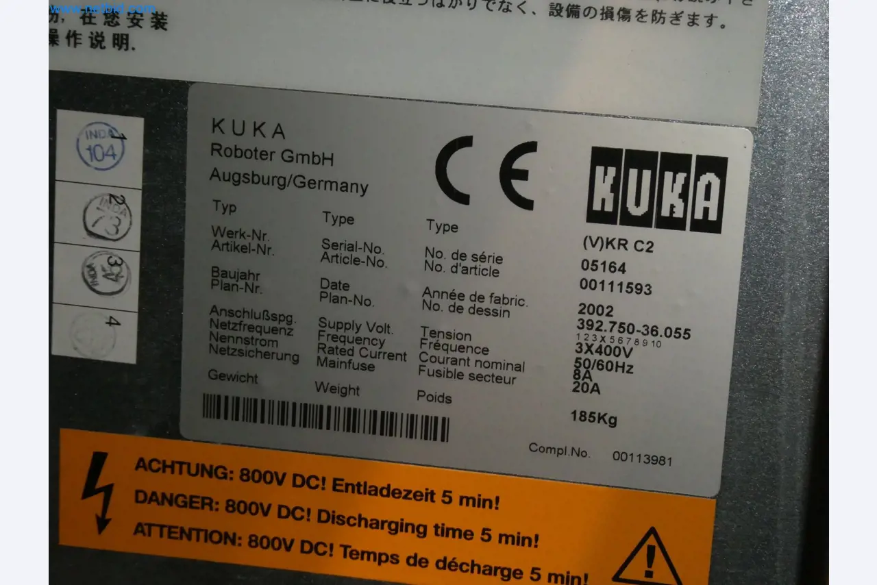 Robots, welding equipment and assembly accessories from the automotive industry-83