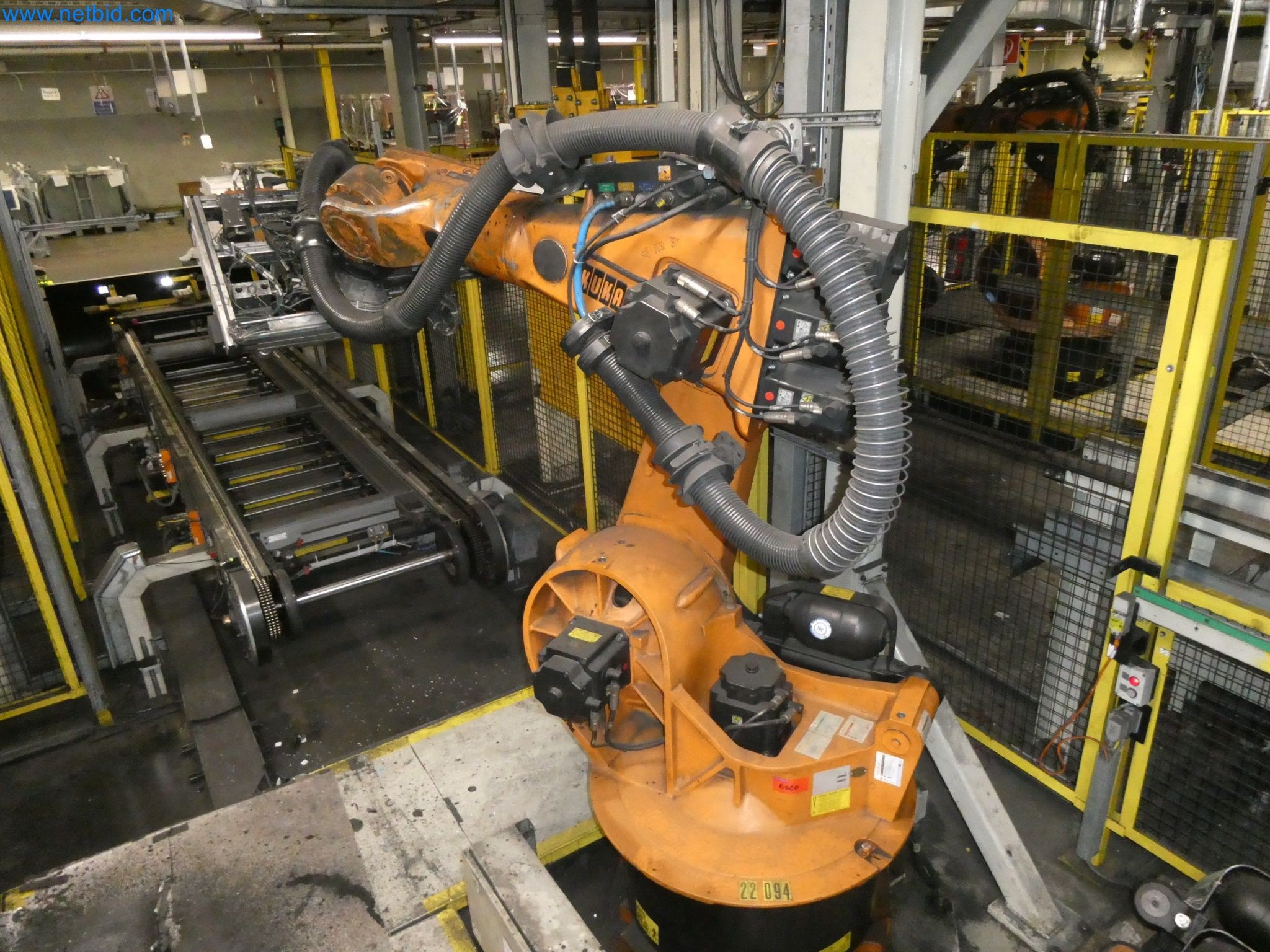 Robots, welding equipment and assembly accessories from the automotive industry-84