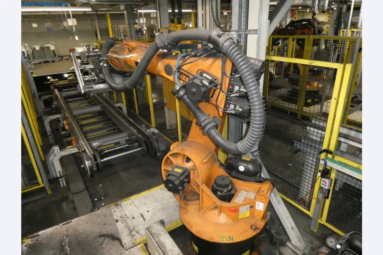 Robots, welding equipment and assembly accessories from the automotive industry-84