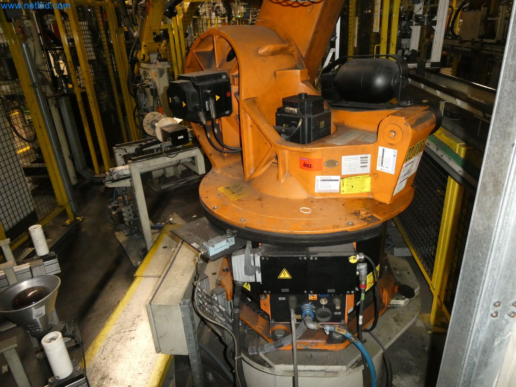 Robots, welding equipment and assembly accessories from the automotive industry-85