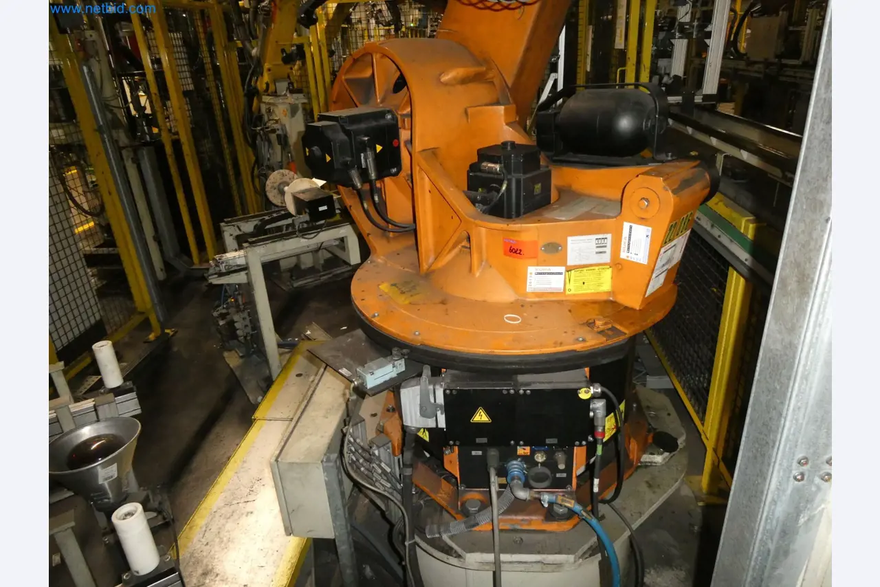 Robots, welding equipment and assembly accessories from the automotive industry-85