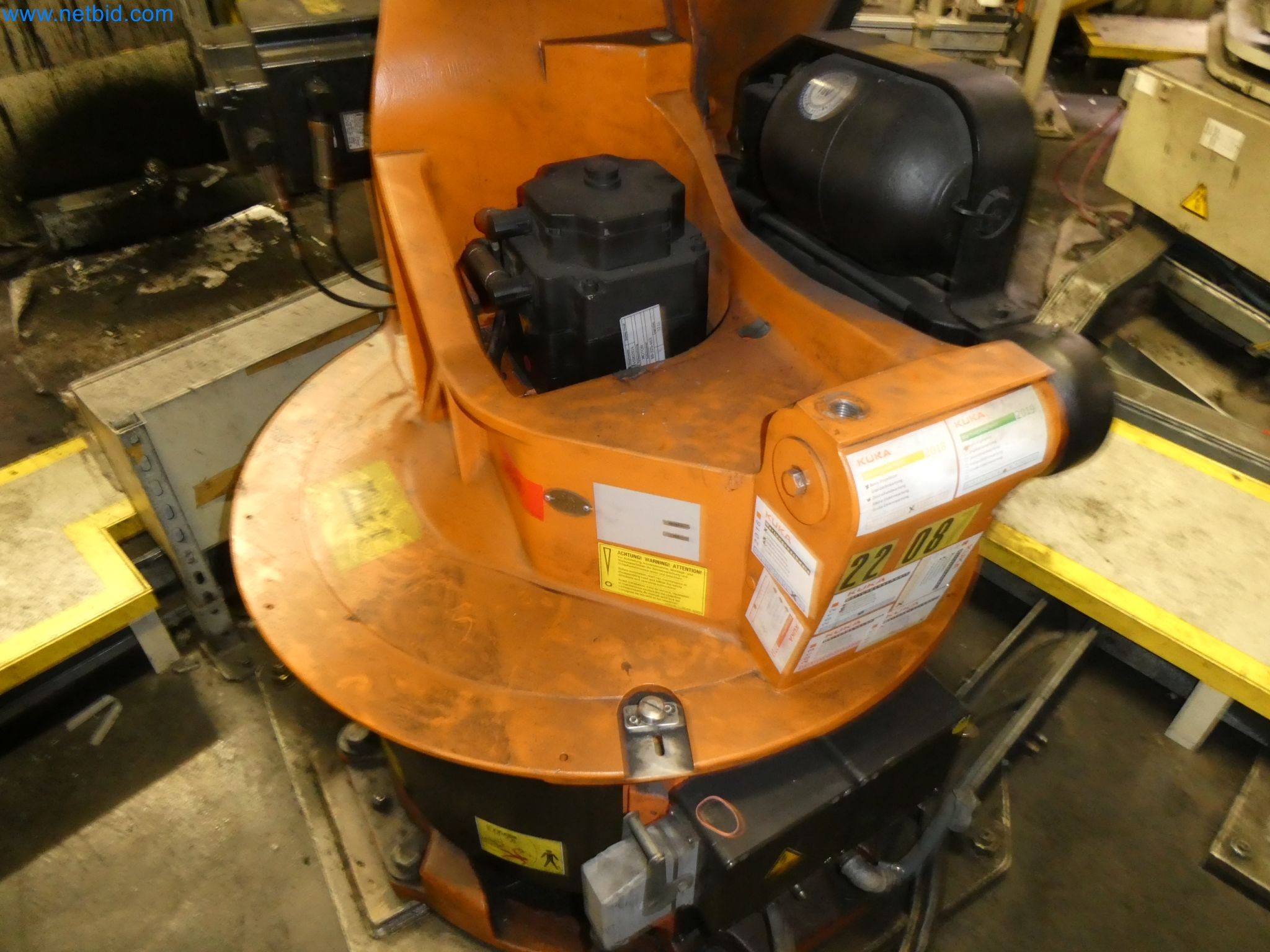 Robots, welding equipment and assembly accessories from the automotive industry-8