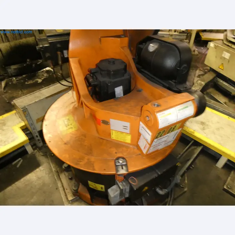 Robots, welding equipment and assembly accessories from the automotive industry-8