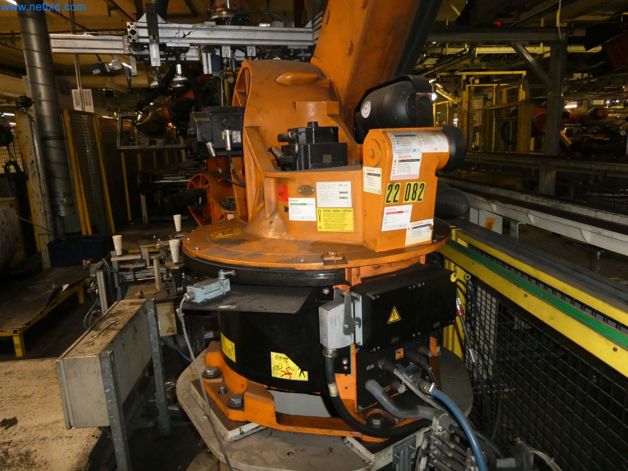 Robots, welding equipment and assembly accessories from the automotive industry-90