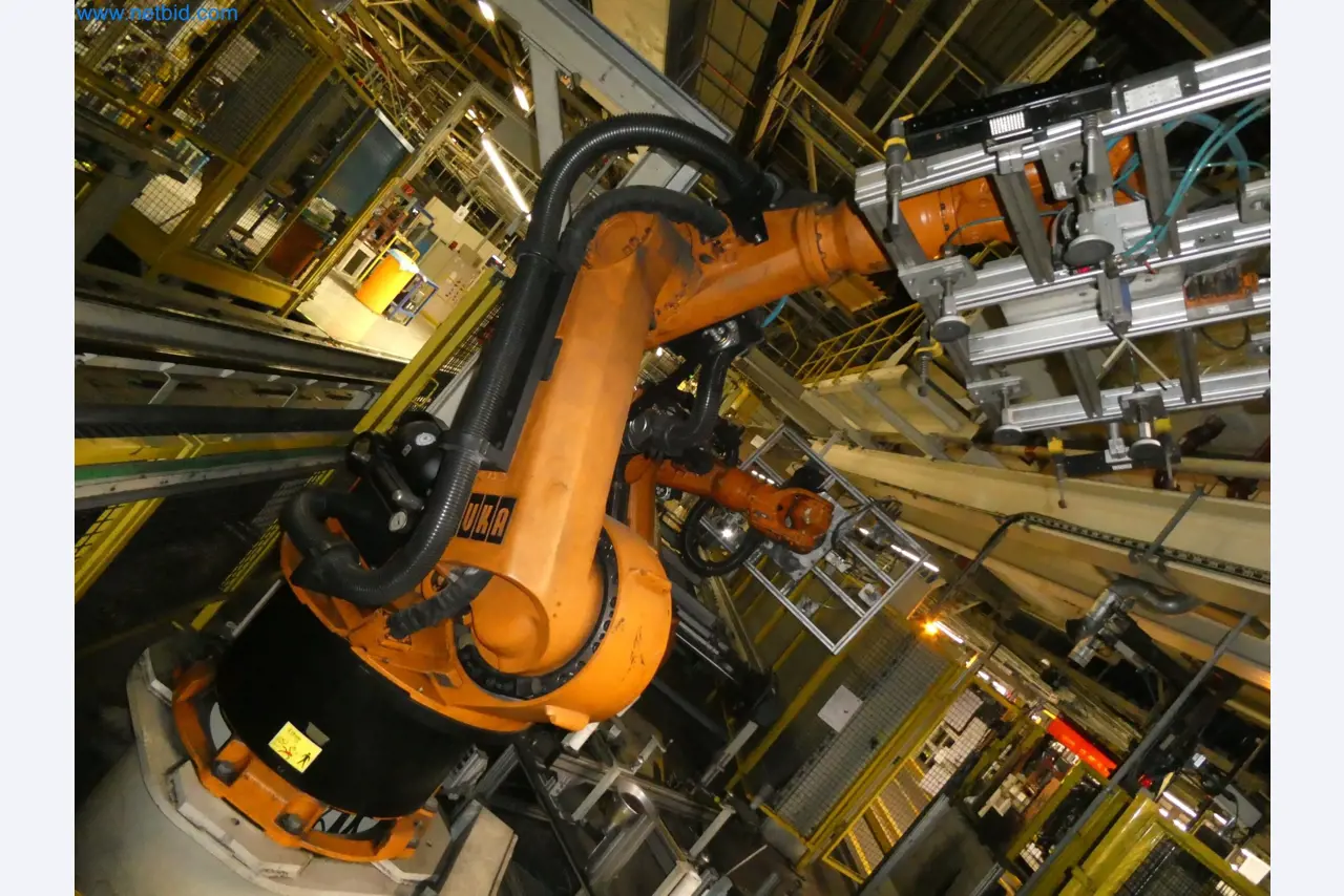 Robots, welding equipment and assembly accessories from the automotive industry-92