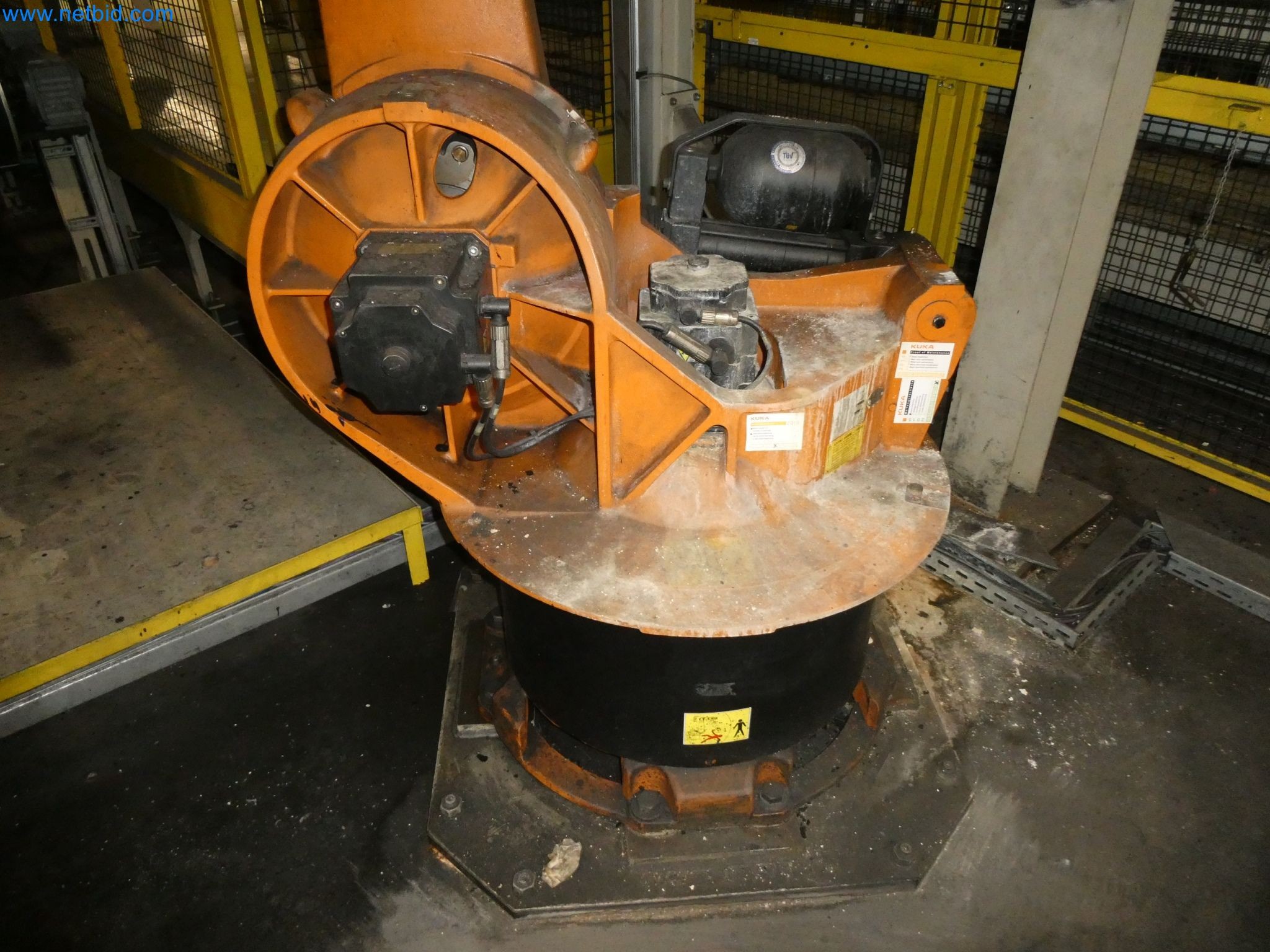 Robots, welding equipment and assembly accessories from the automotive industry-97