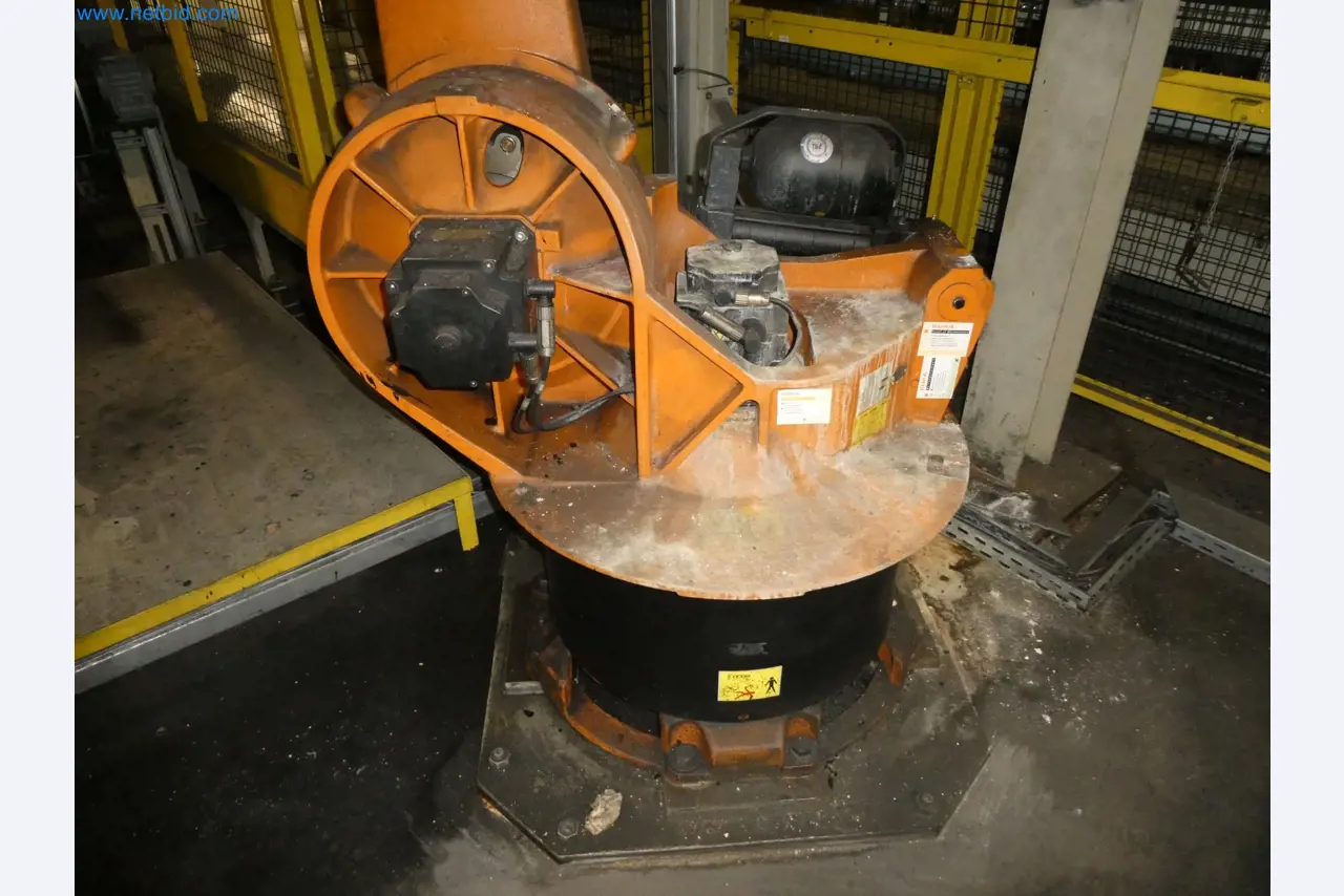 Robots, welding equipment and assembly accessories from the automotive industry-97