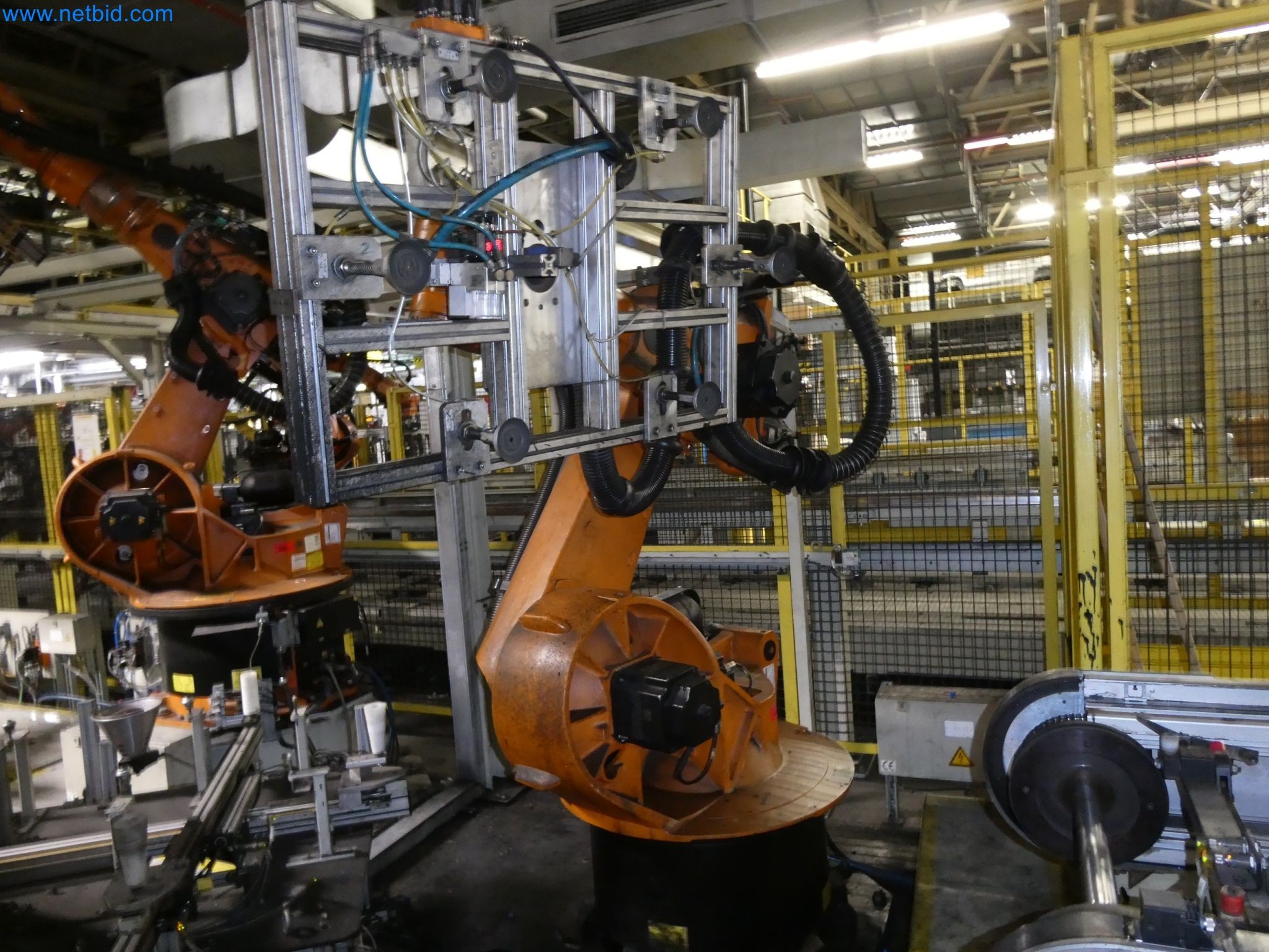 Robots, welding equipment and assembly accessories from the automotive industry-98