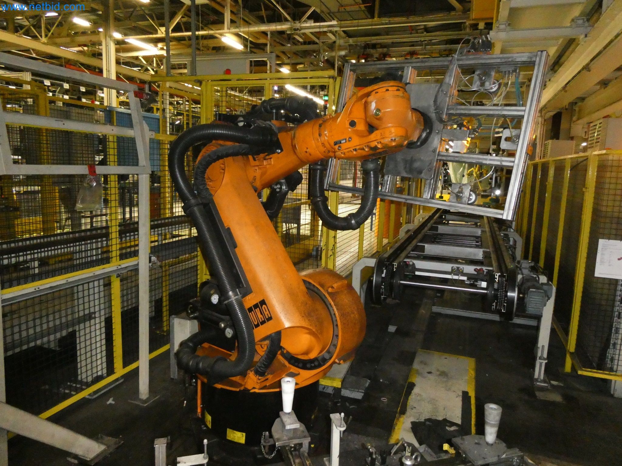 Robots, welding equipment and assembly accessories from the automotive industry-99