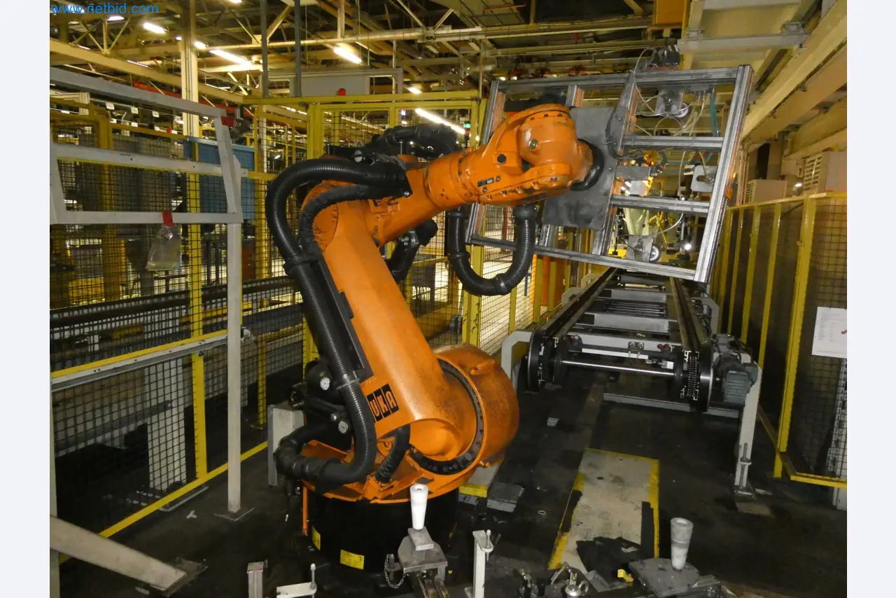 Robots, welding equipment and assembly accessories from the automotive industry-99
