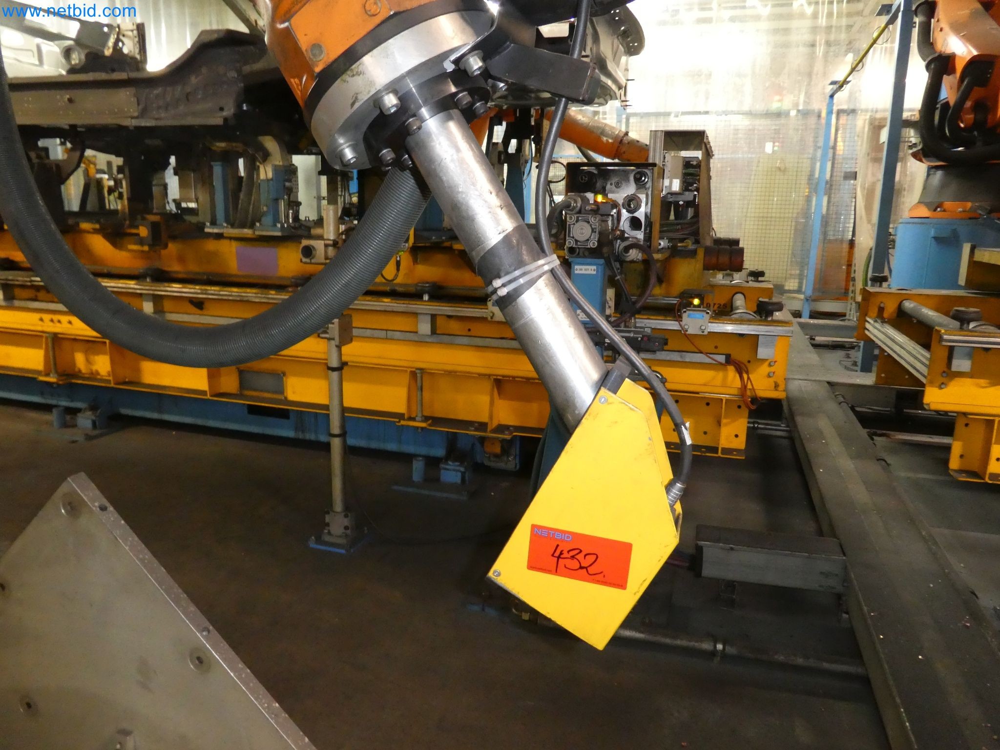 Robots, equipos de soldadura y accesorios de montaje de la industria del automóvil-3