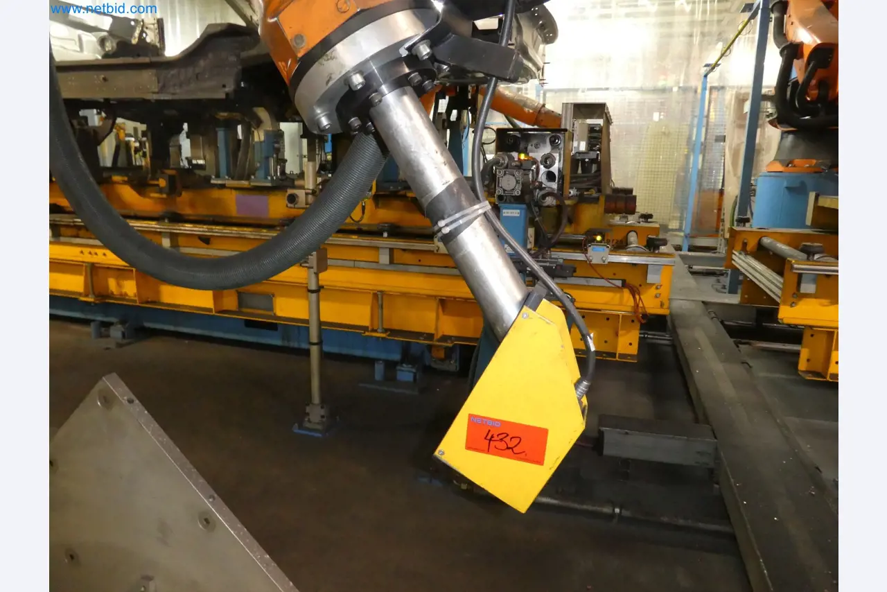 Robots, equipos de soldadura y accesorios de montaje de la industria del automóvil-3