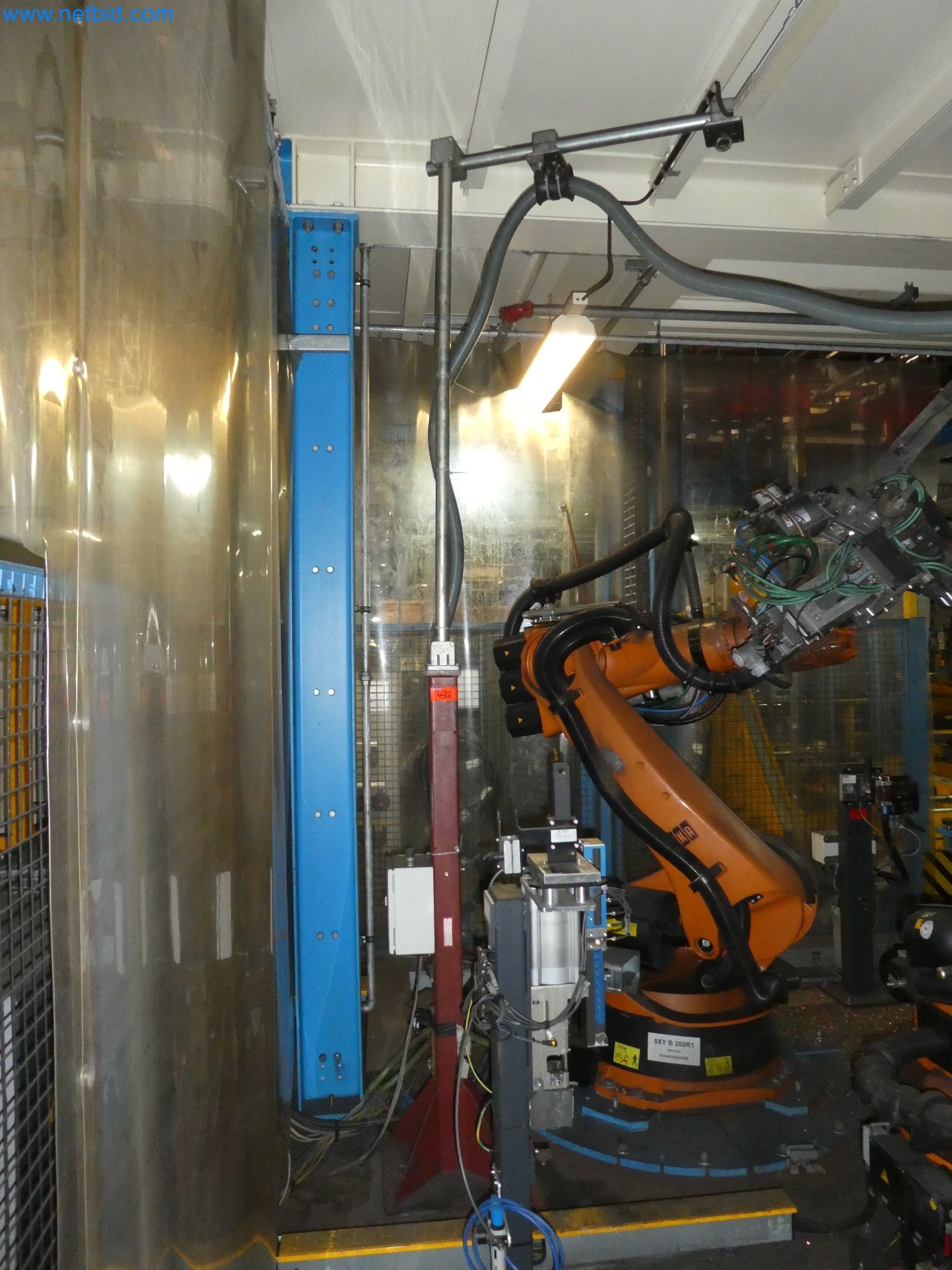 Robots, equipos de soldadura y accesorios de montaje de la industria del automóvil-4