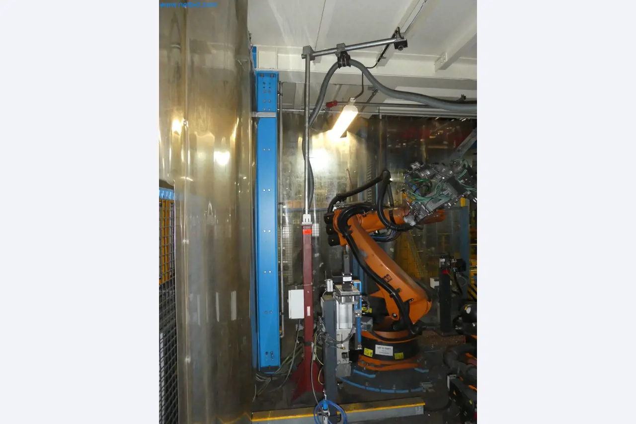 Robots, equipos de soldadura y accesorios de montaje de la industria del automóvil-4