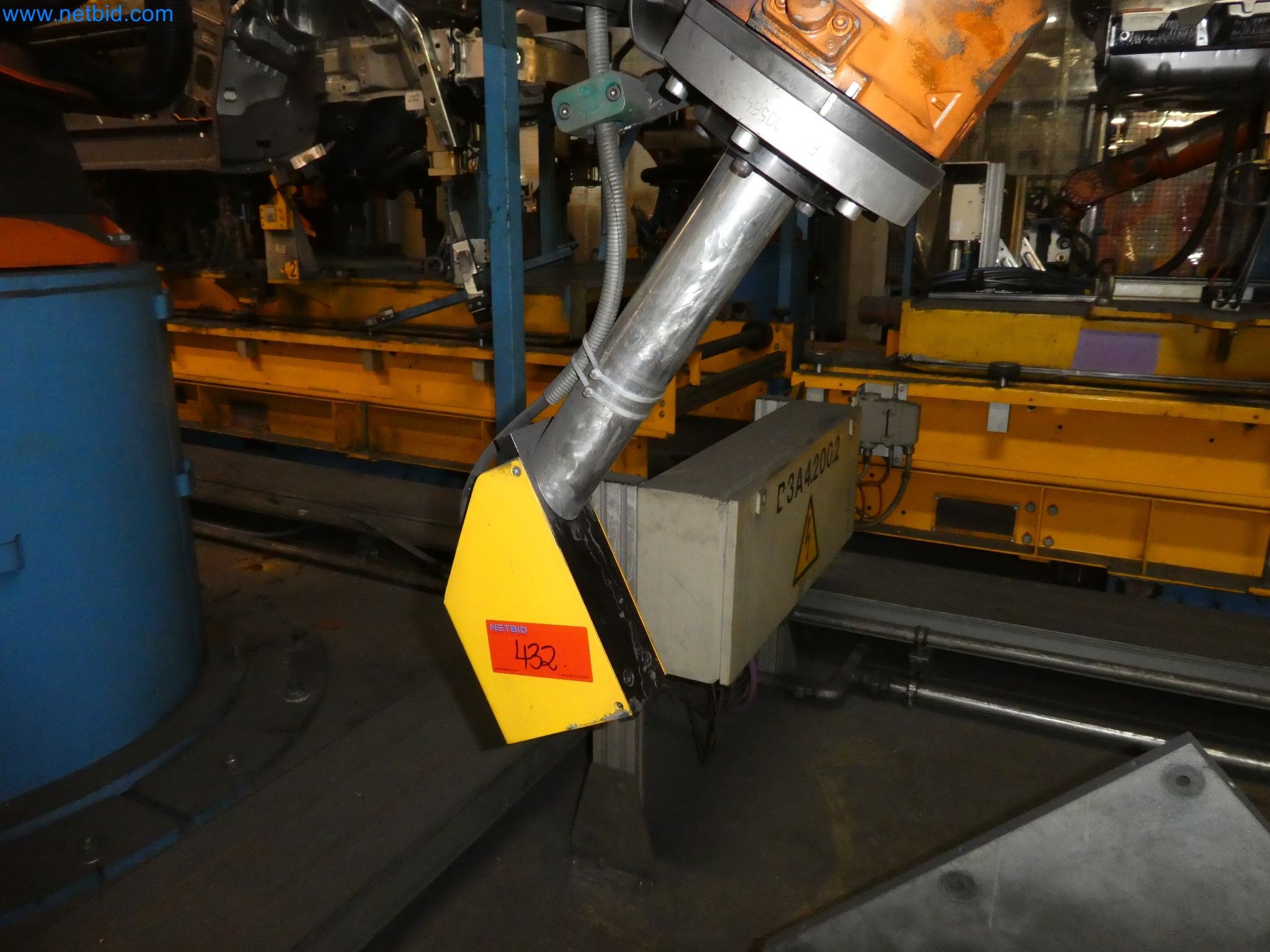 Robots, equipos de soldadura y accesorios de montaje de la industria del automóvil-5