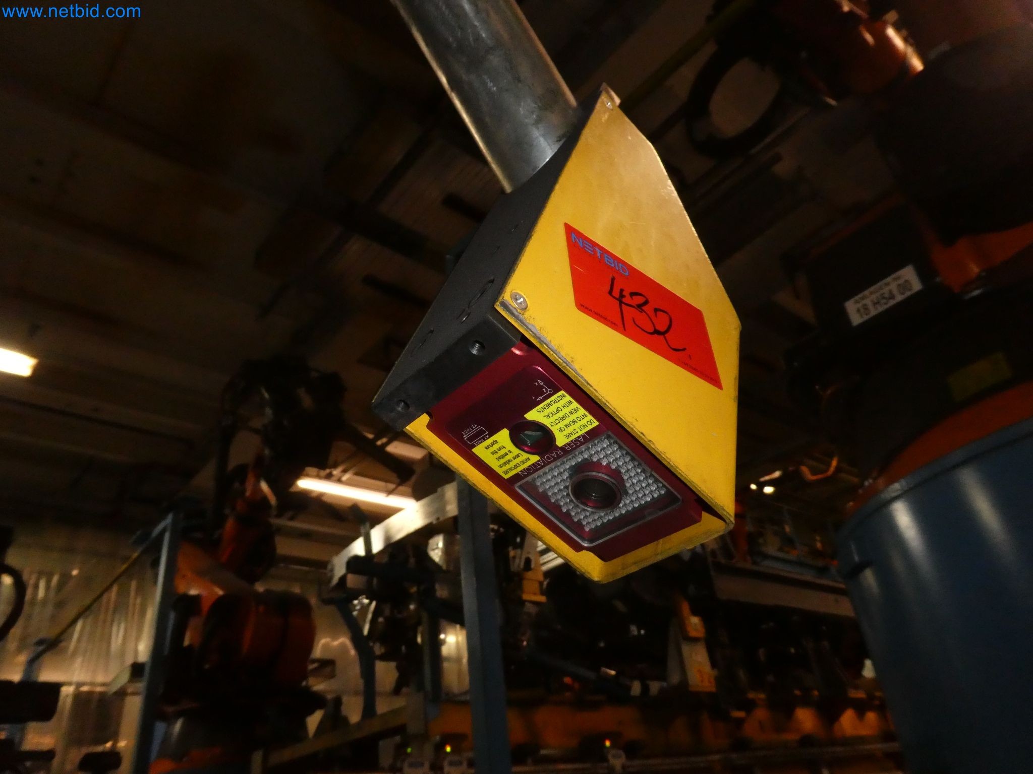 Robots, equipos de soldadura y accesorios de montaje de la industria del automóvil-6