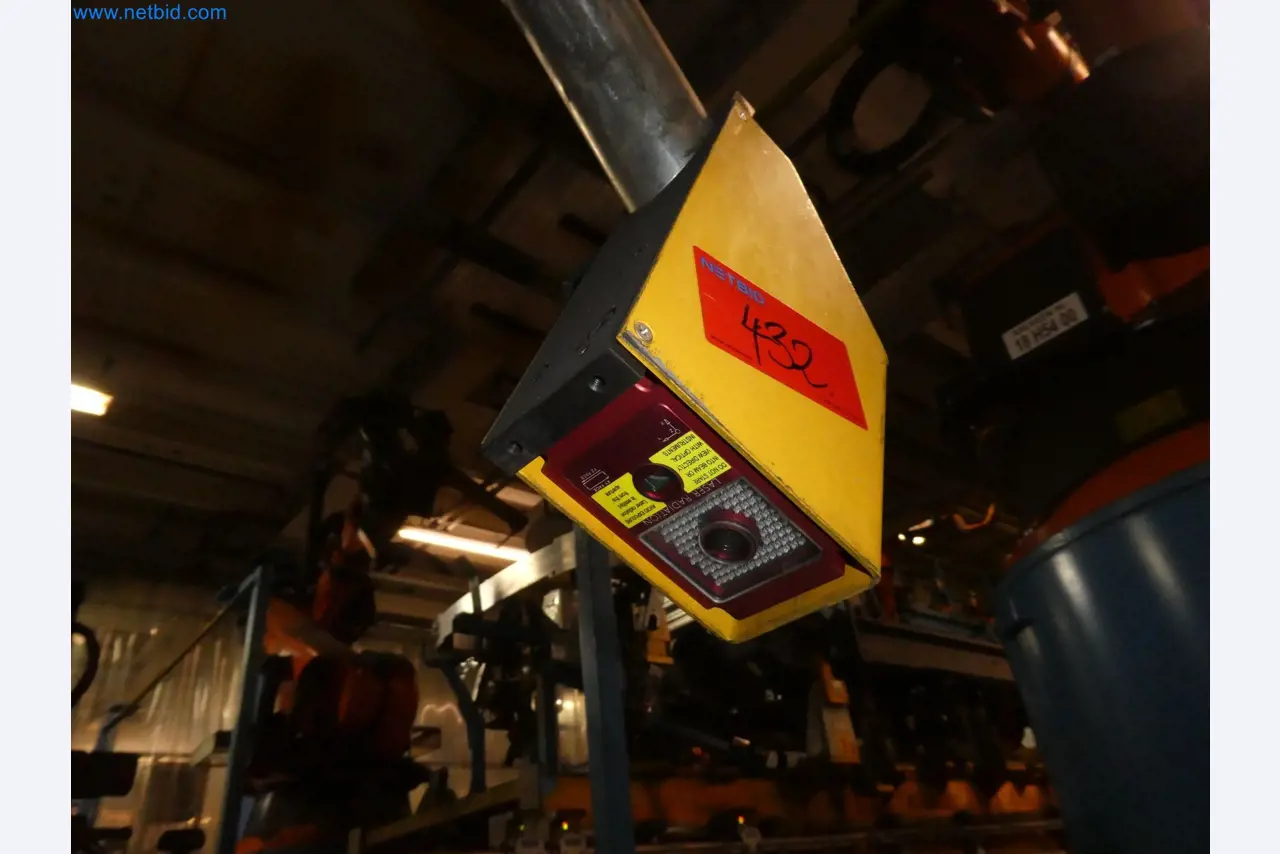 Robots, equipos de soldadura y accesorios de montaje de la industria del automóvil-6