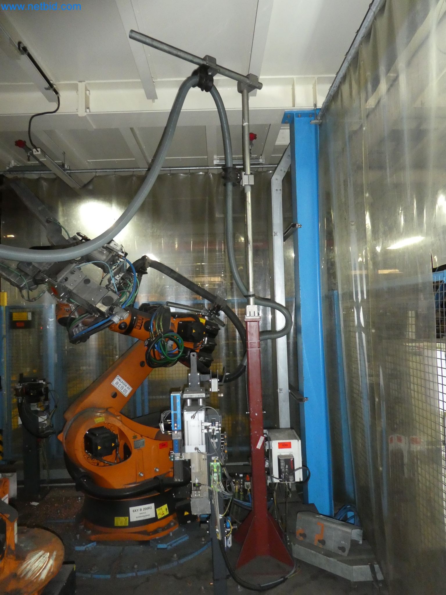 Robots, equipos de soldadura y accesorios de montaje de la industria del automóvil-7