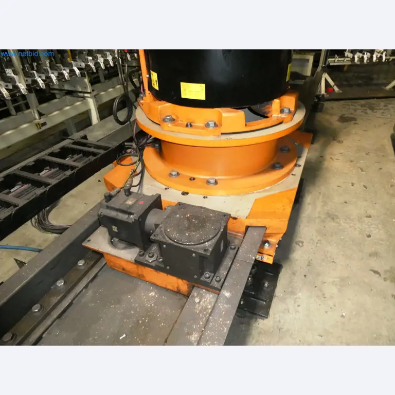 Roboty, svařovací zařízení a montážní příslušenství z automobilového průmyslu-10