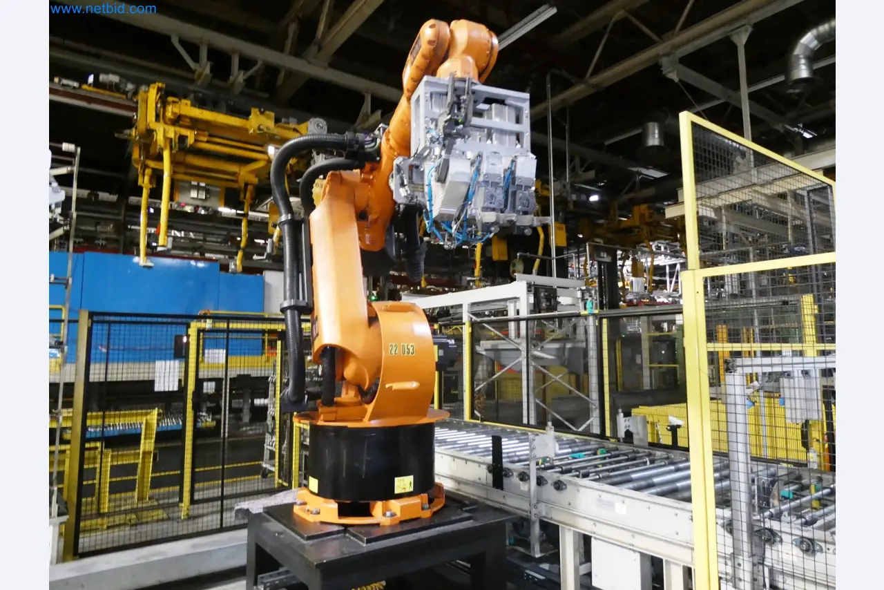 Roboty, svařovací zařízení a montážní příslušenství z automobilového průmyslu-11