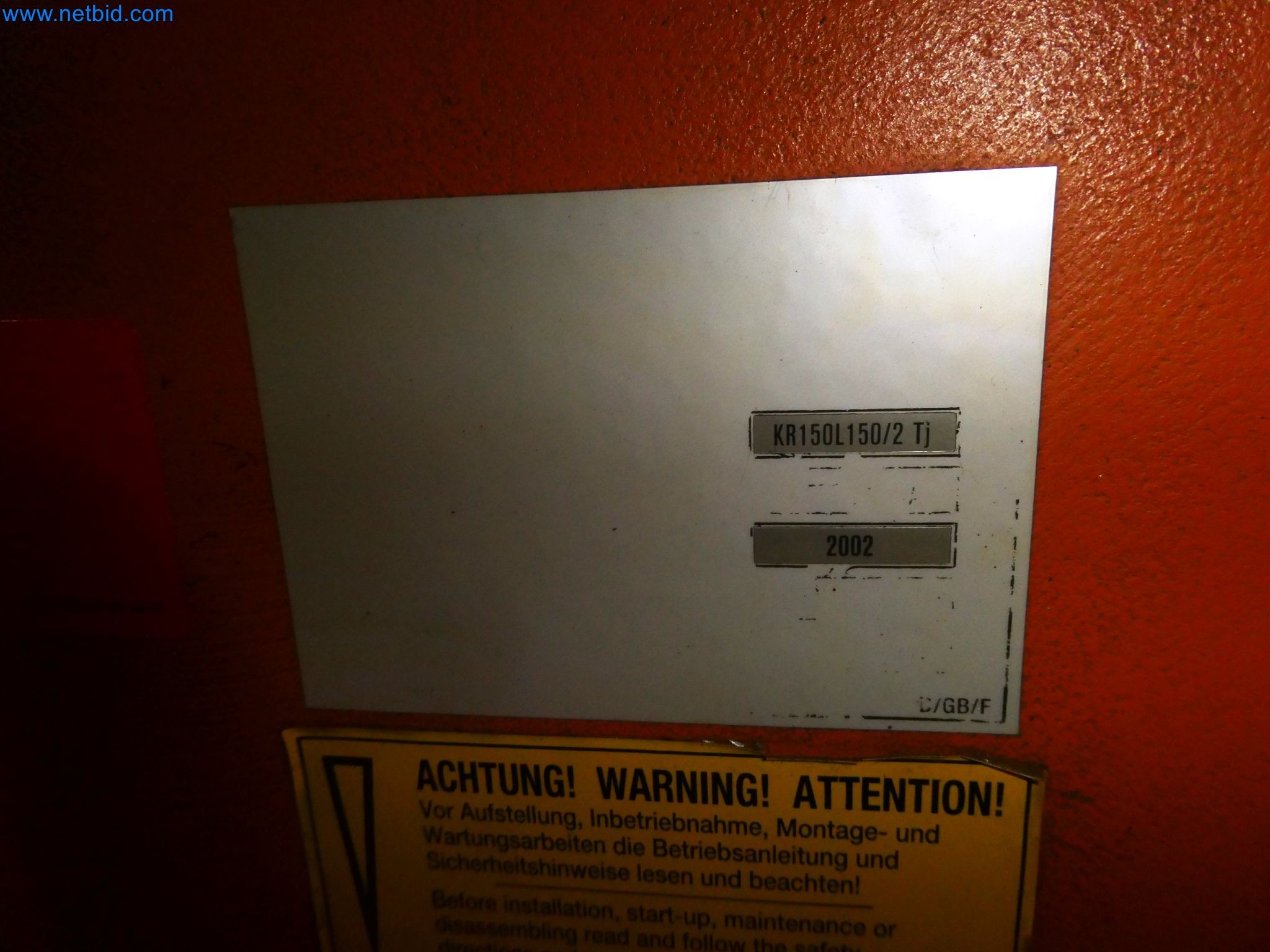 Roboty, svařovací zařízení a montážní příslušenství z automobilového průmyslu-13