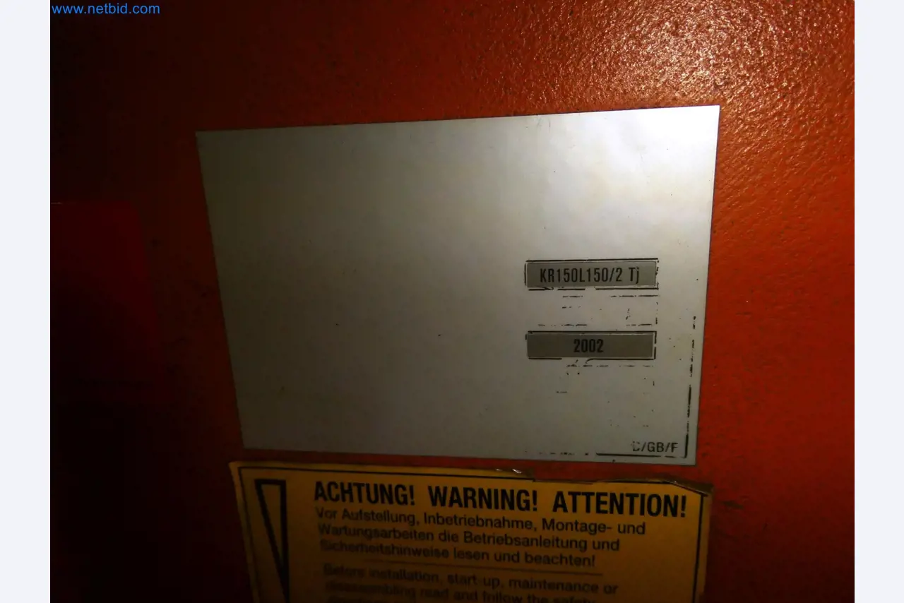 Roboty, svařovací zařízení a montážní příslušenství z automobilového průmyslu-13